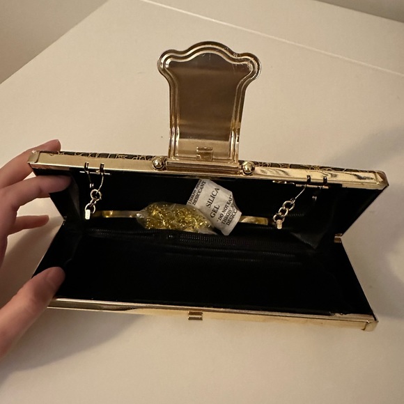 Clutch - Picture 3 of 3